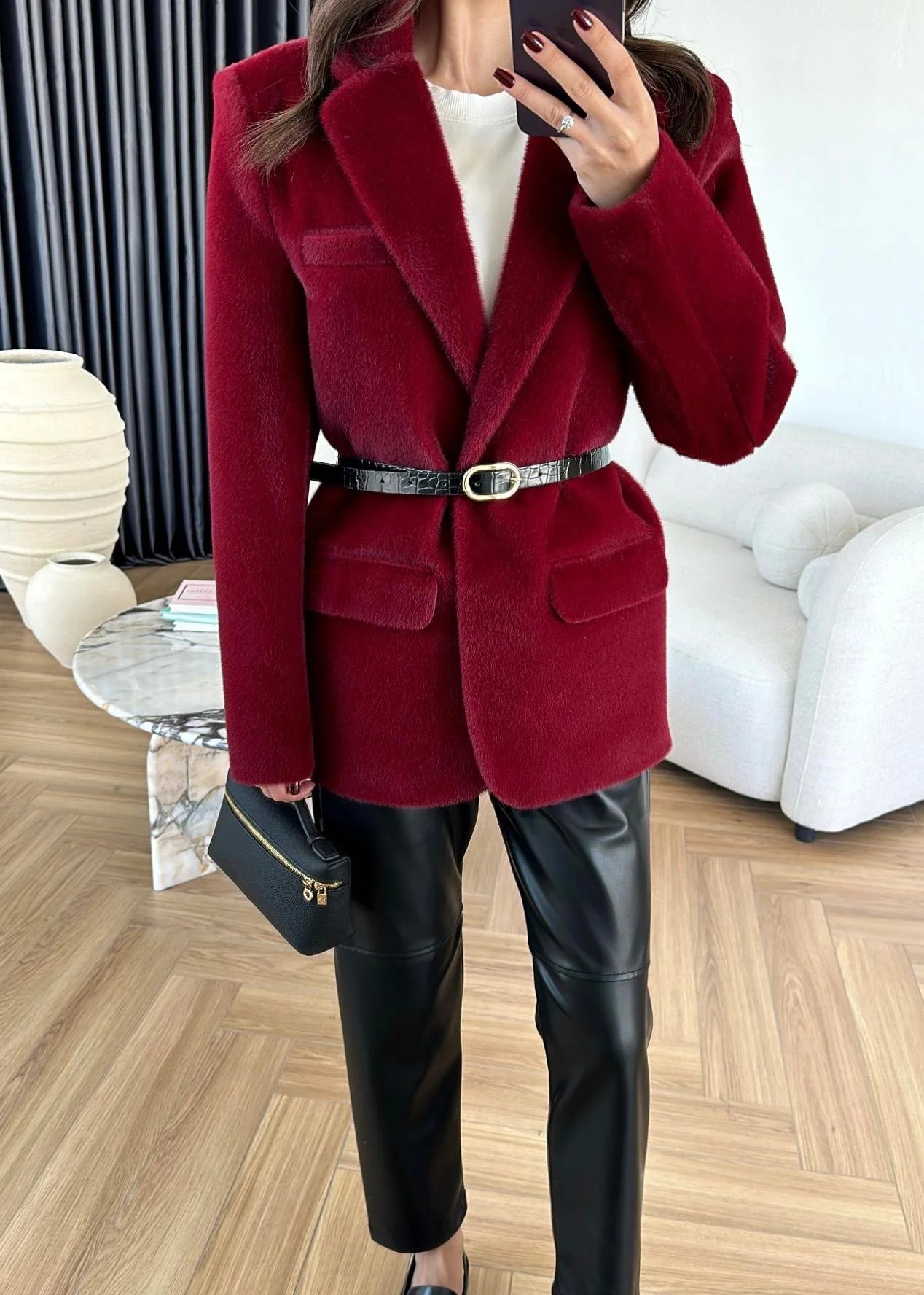 جكيت فرو احمر بحزام