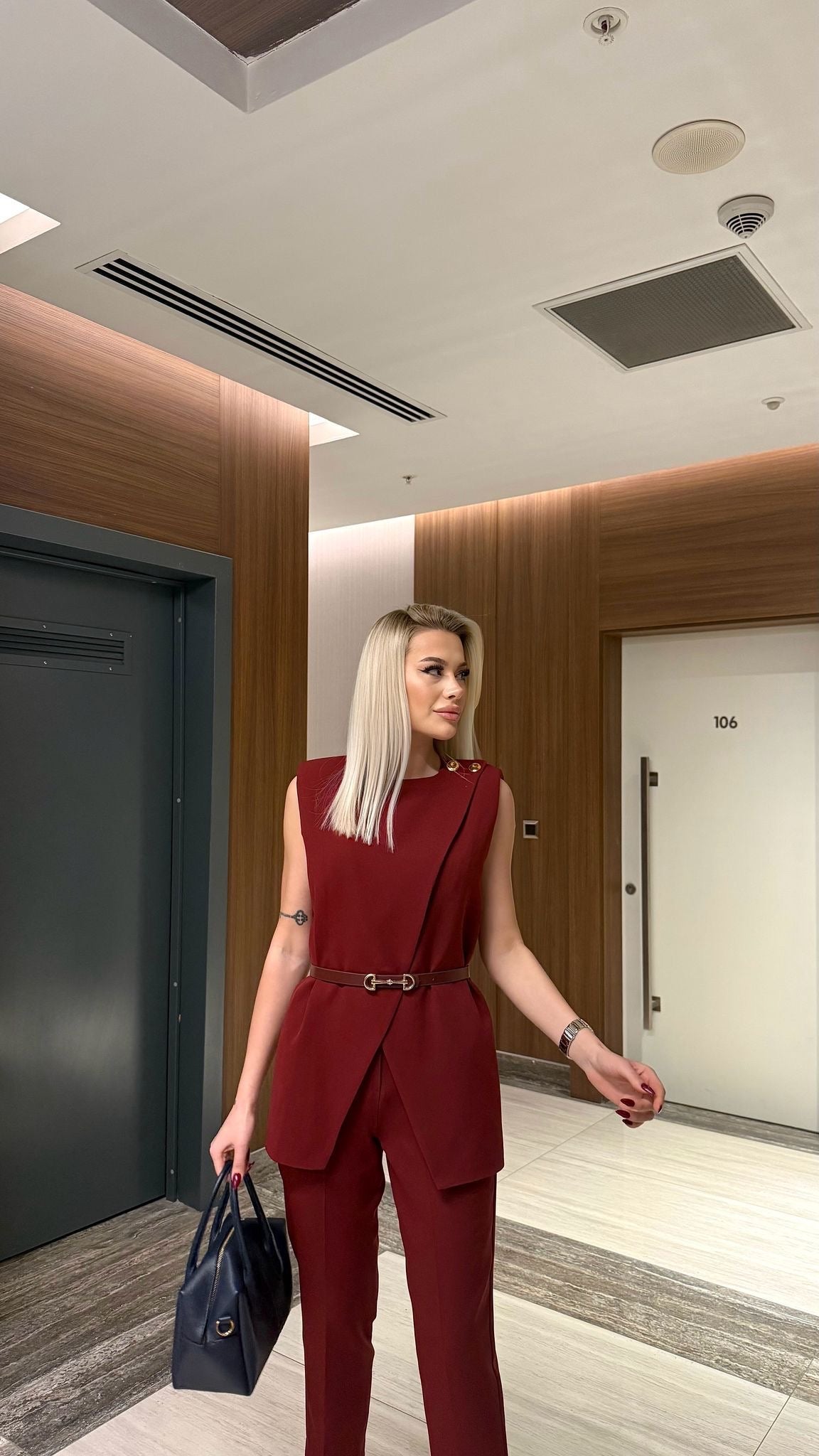 طقم رسمي خمري