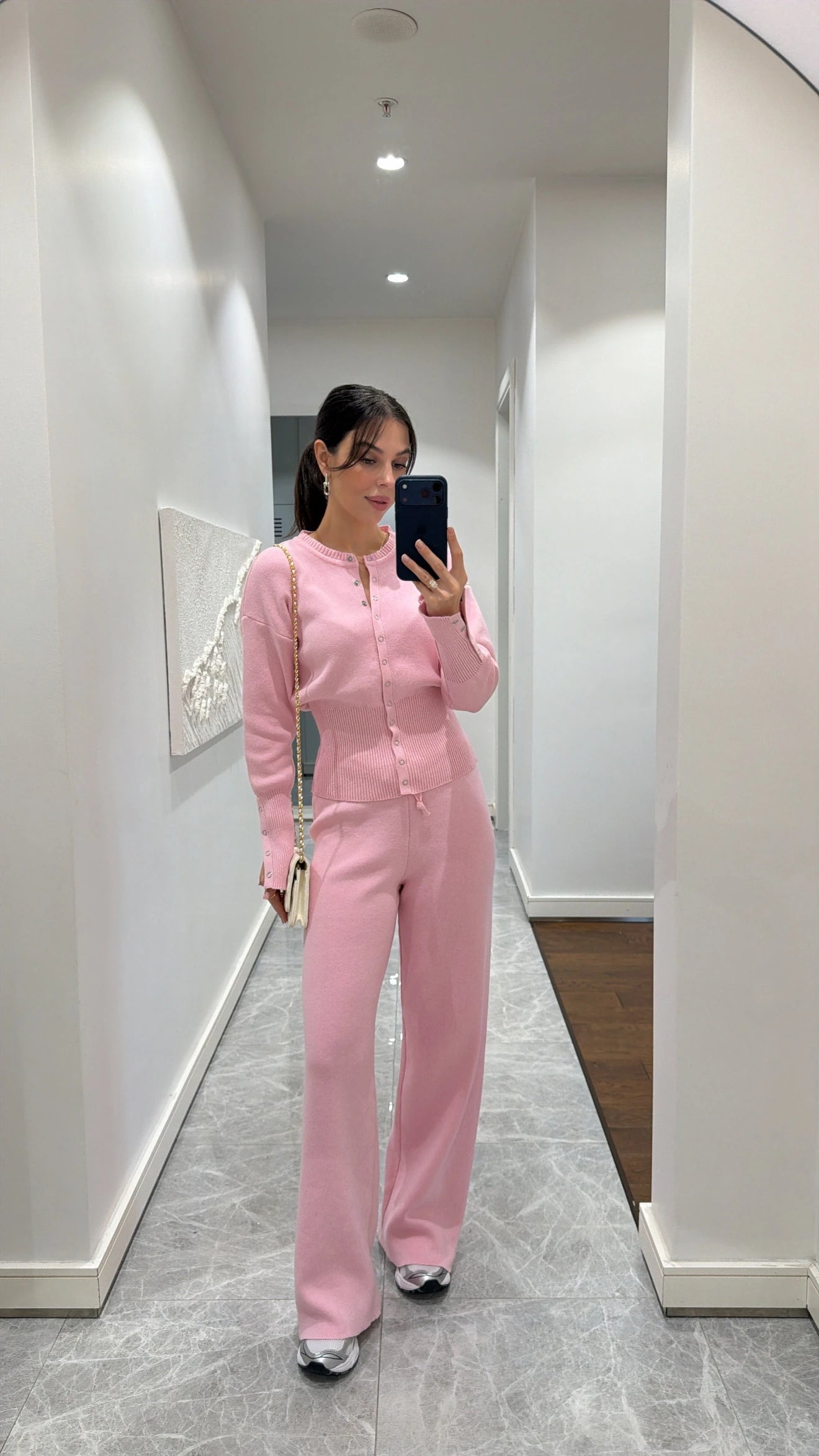 طقم عملي زهري بأزرار