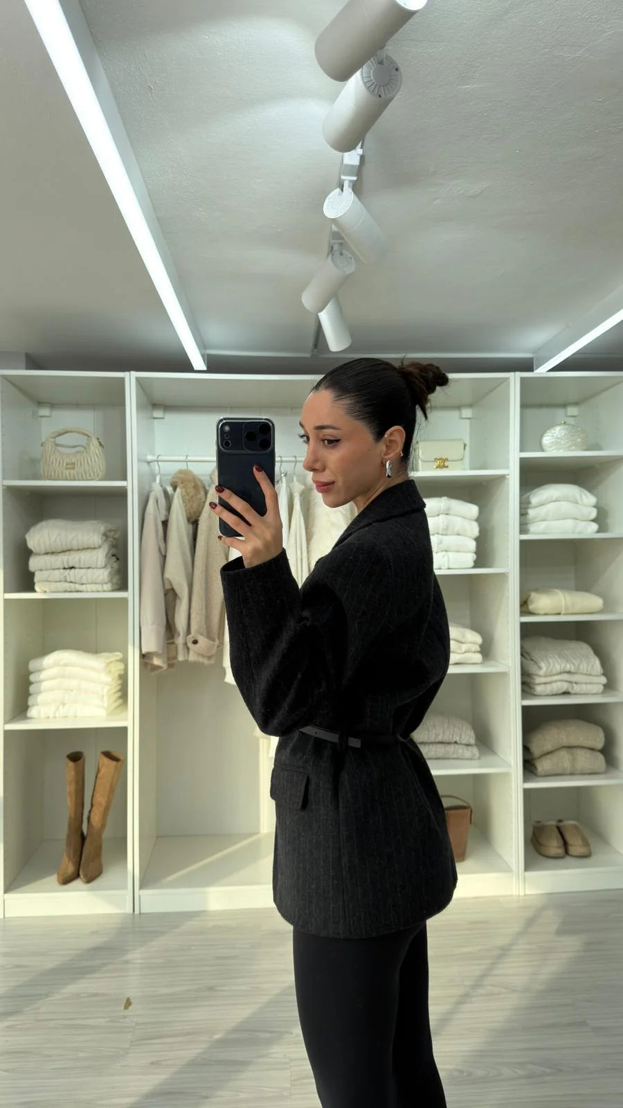 جكيت اسود مخطط بحزام