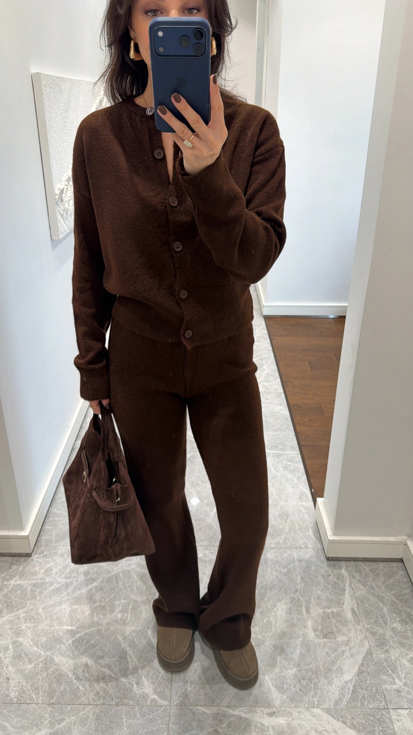 طقم بأزرار بني