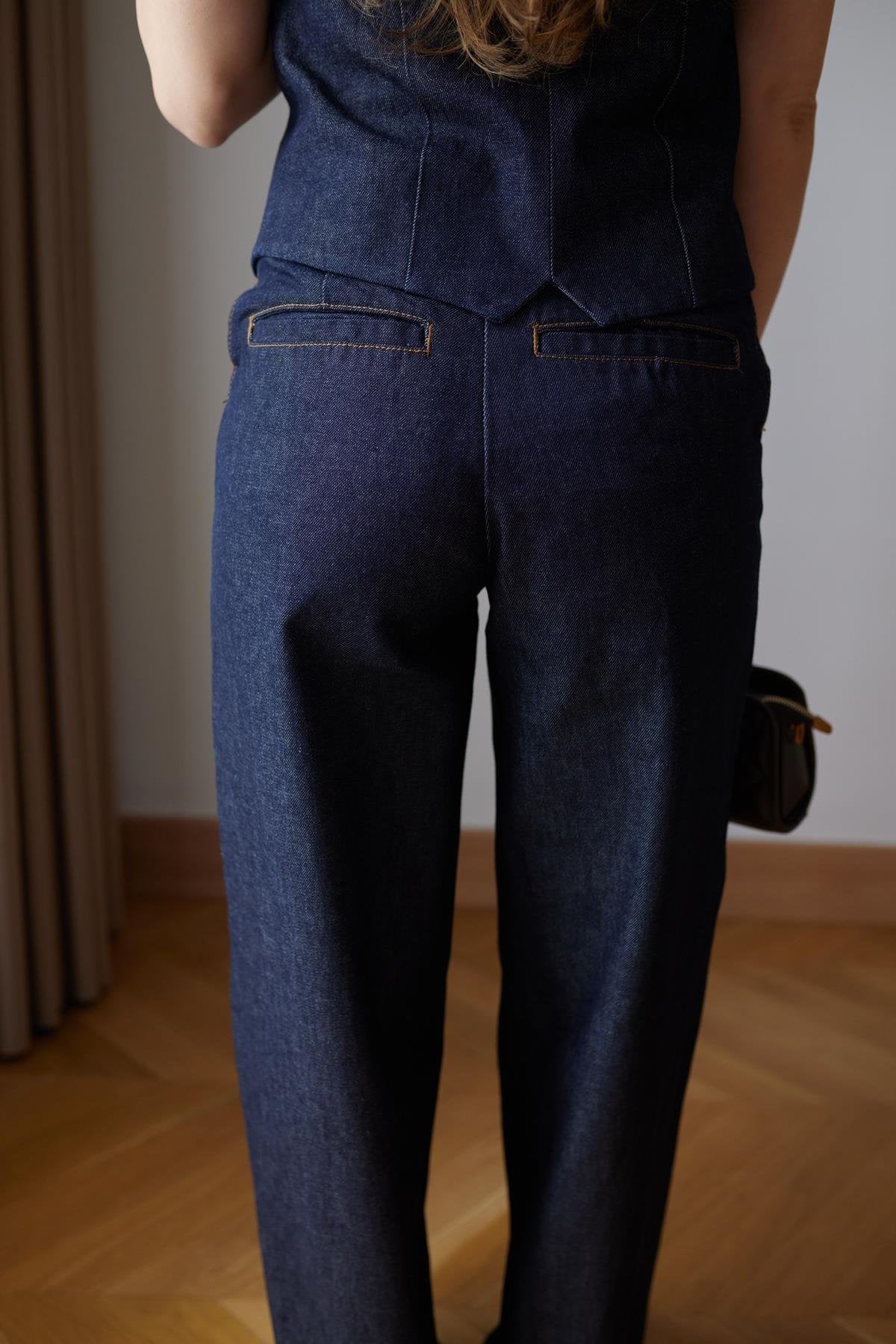 طقم بلوزة كورسيت مع بنطلون جينز