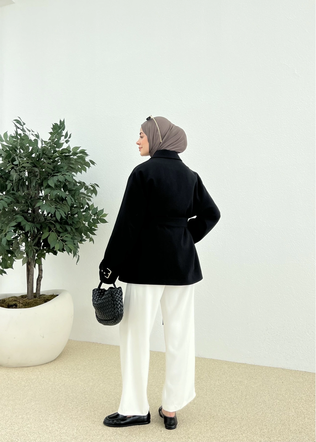 جكيت اسود بحزام