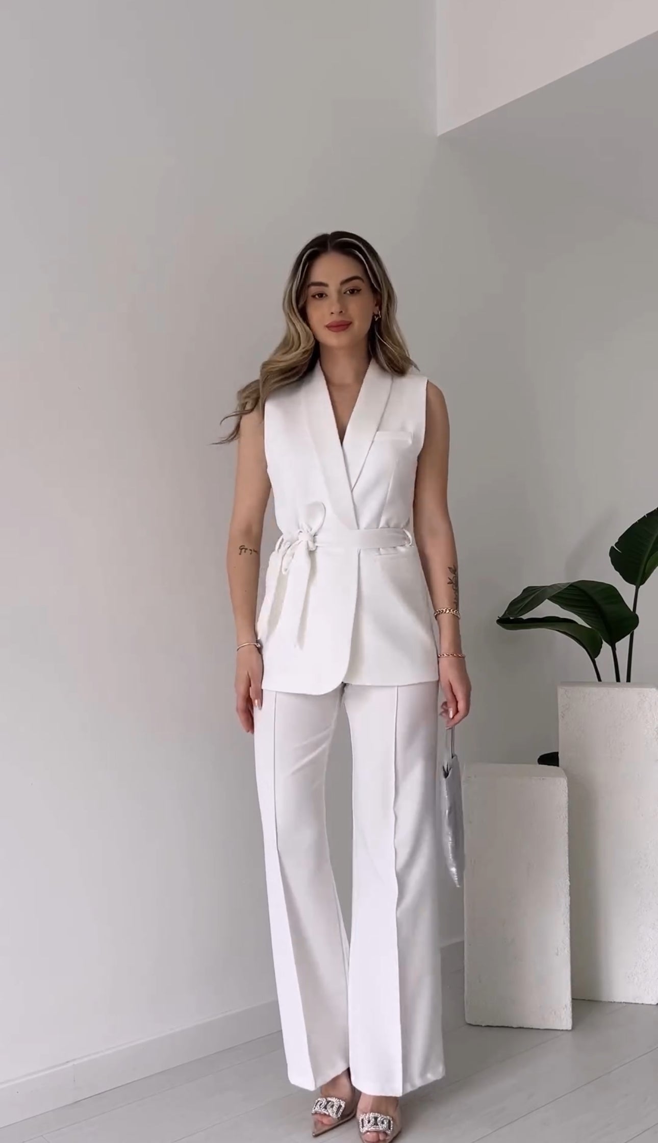 طقم رسمي ربط ابيض كت