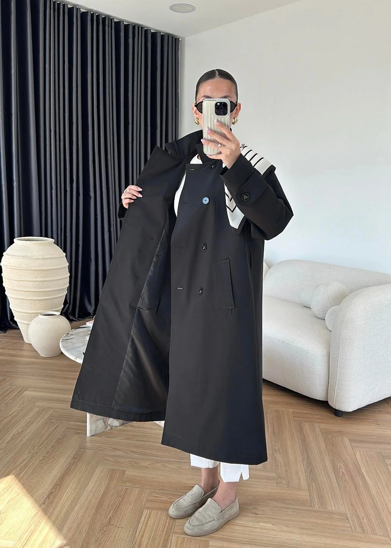 ترنش اسود مع شال