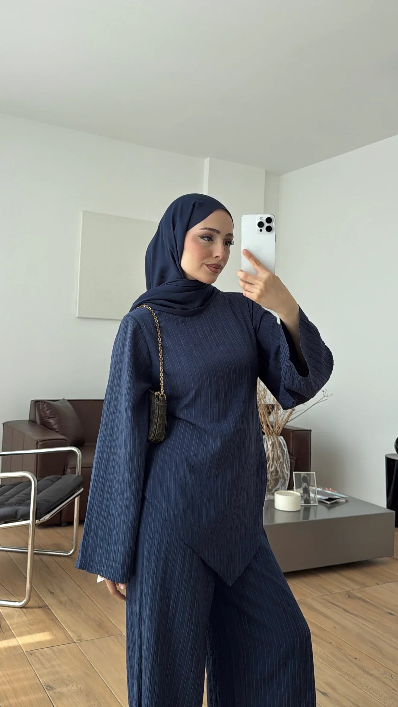 طقم بلوزة ربط مع بنطلون كحلي