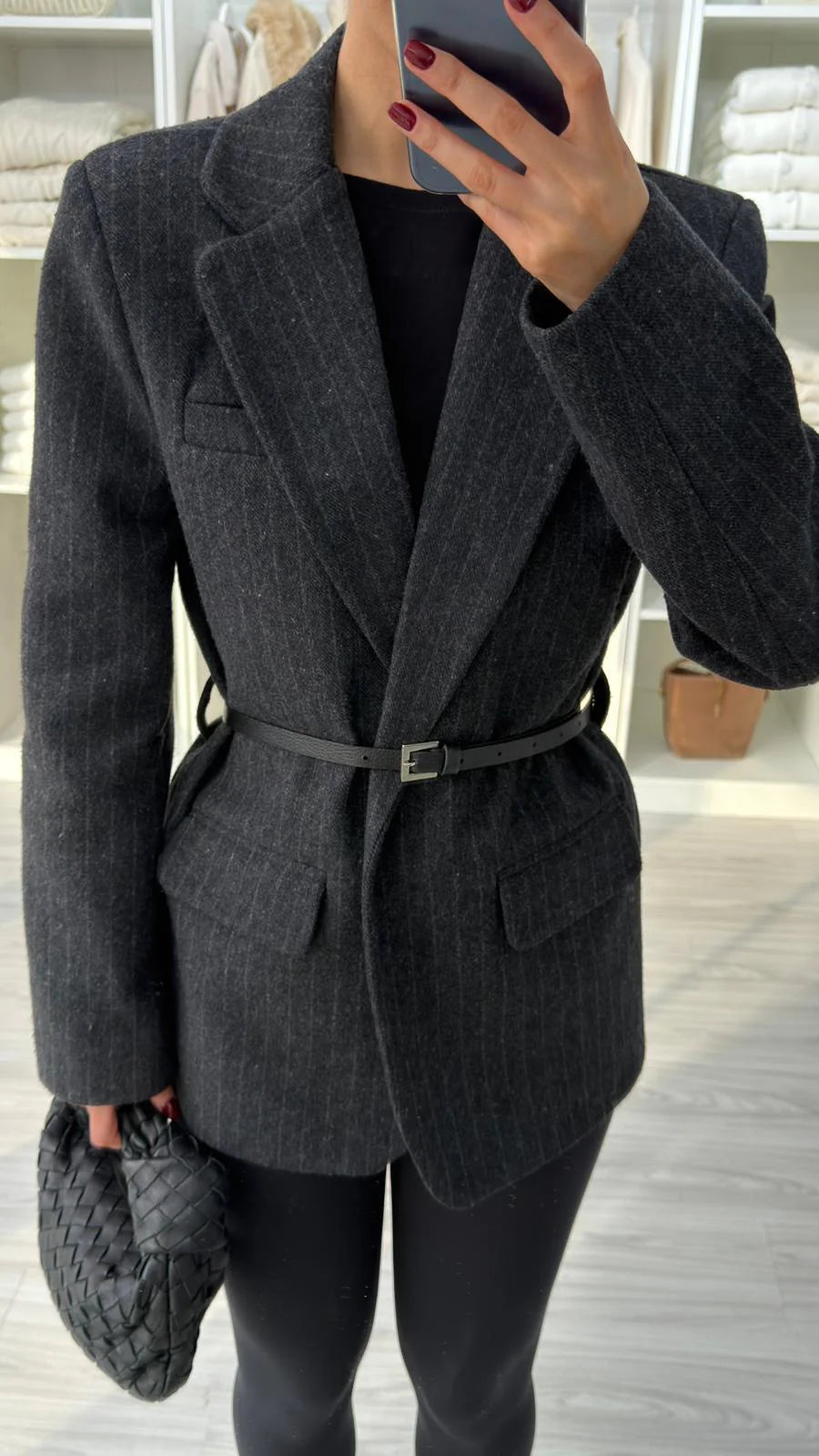 جكيت اسود مخطط بحزام