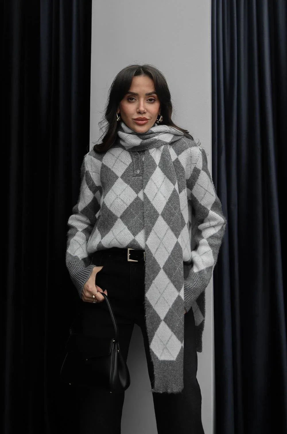 بلوزة سكني ملونة مع لفحة