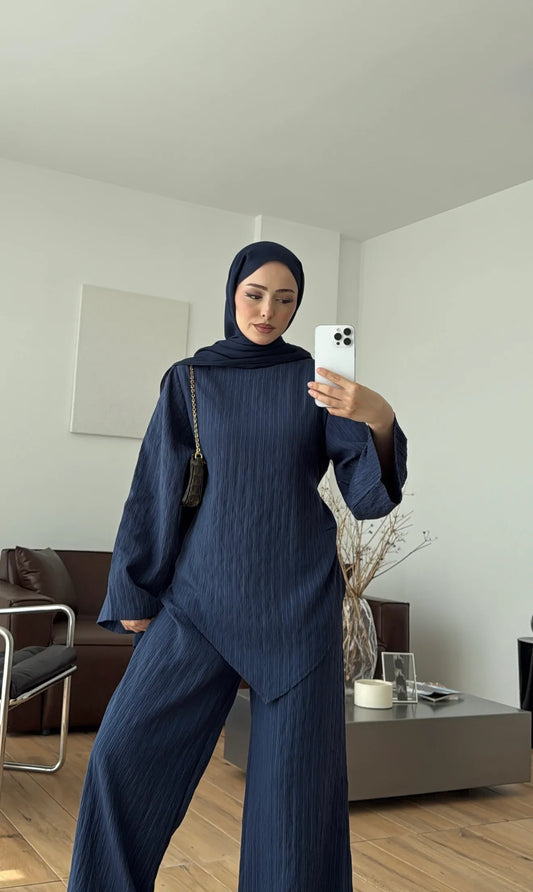 طقم بلوزة ربط مع بنطلون كحلي