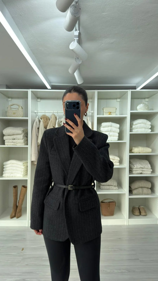 جكيت اسود مخطط بحزام