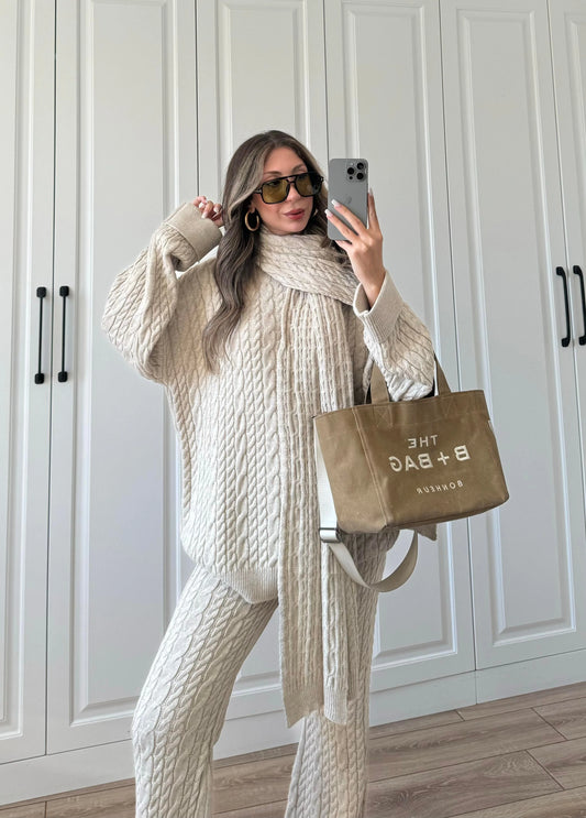 طقم بيج غامق مجدل بلفحة