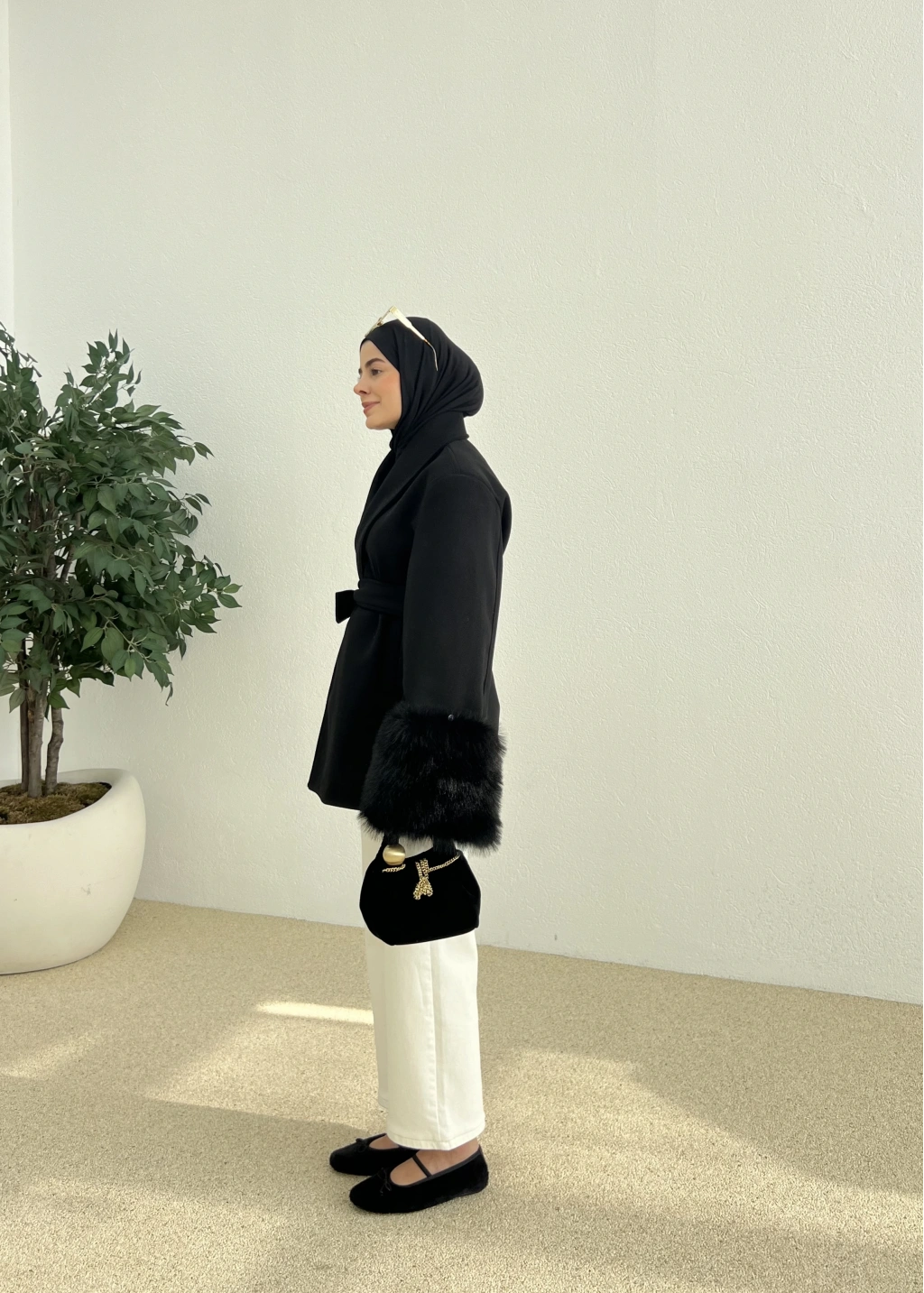 جكيت اسود فرو