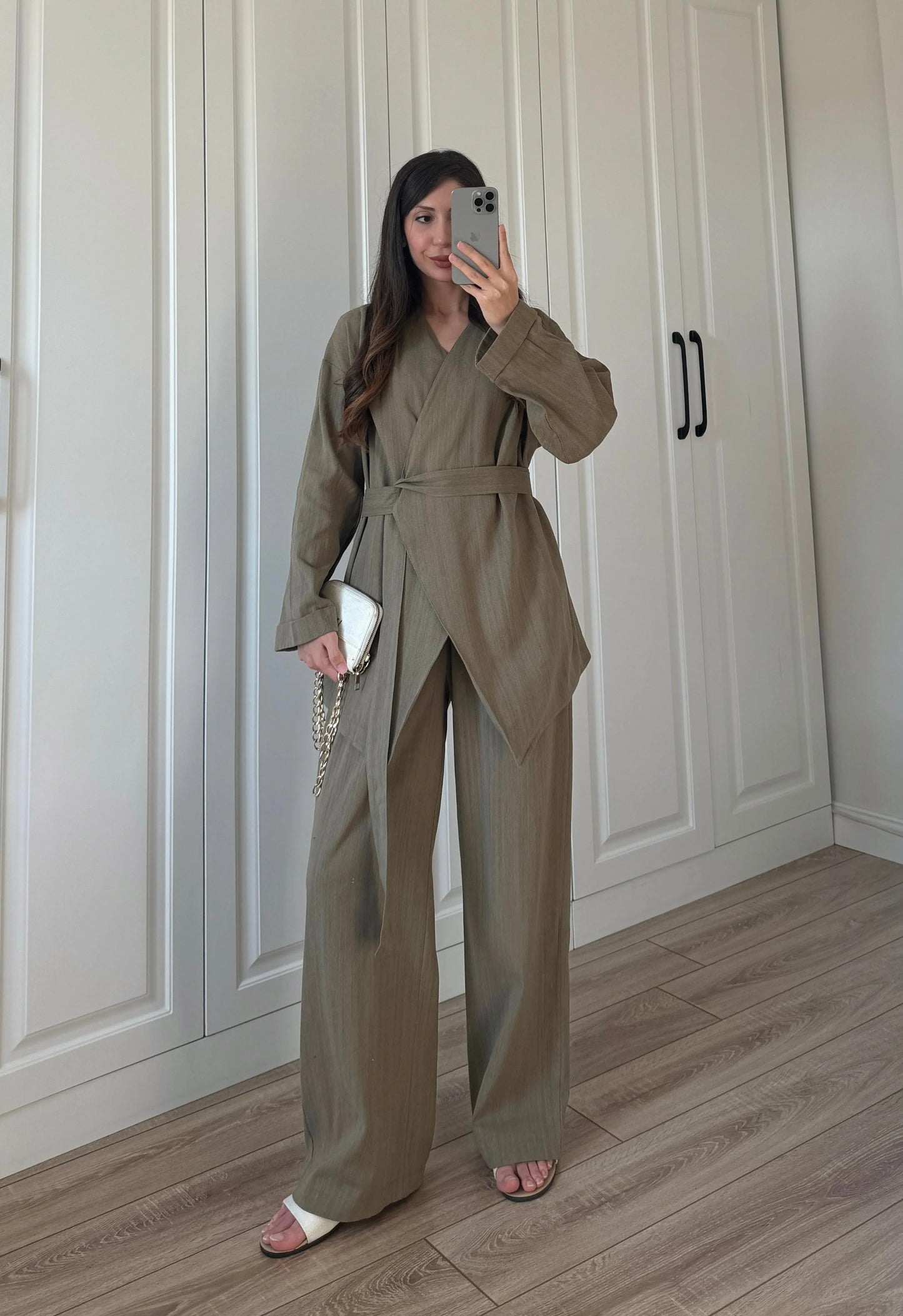 طقم كيمونو مع بنطلون زيتي