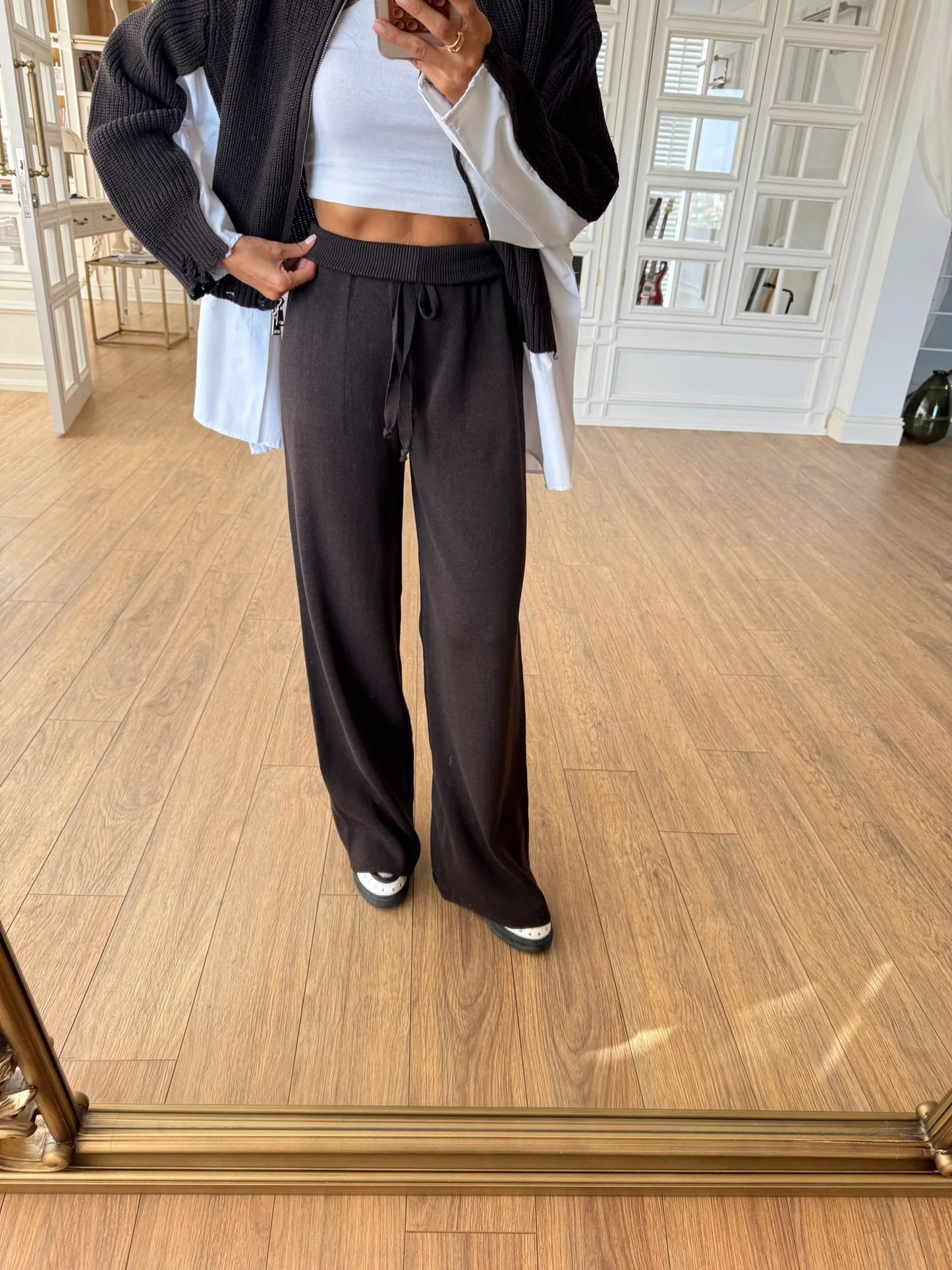 طقم بني بسحاب