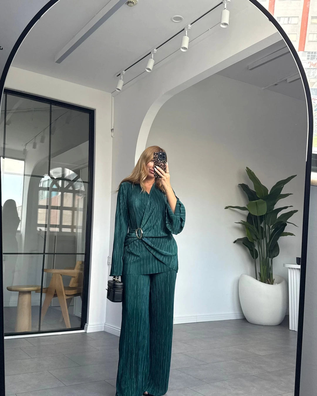 طقم بلوزة مع بنطلون اخضر