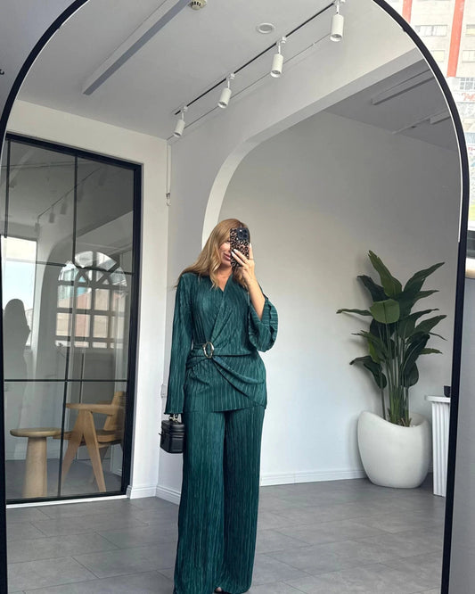 طقم بلوزة مع بنطلون اخضر