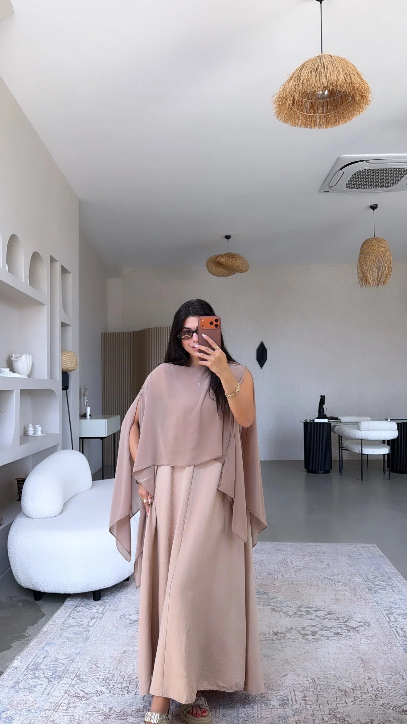 طقم فستان و بلوزة شيفون بيج