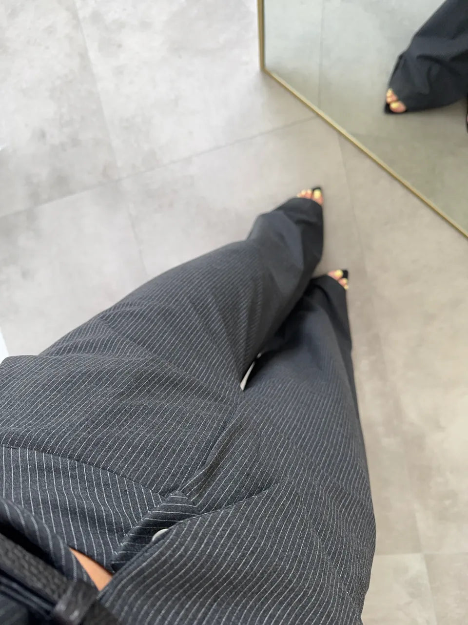 طقم فيست مخطط مع بنطلون اسود