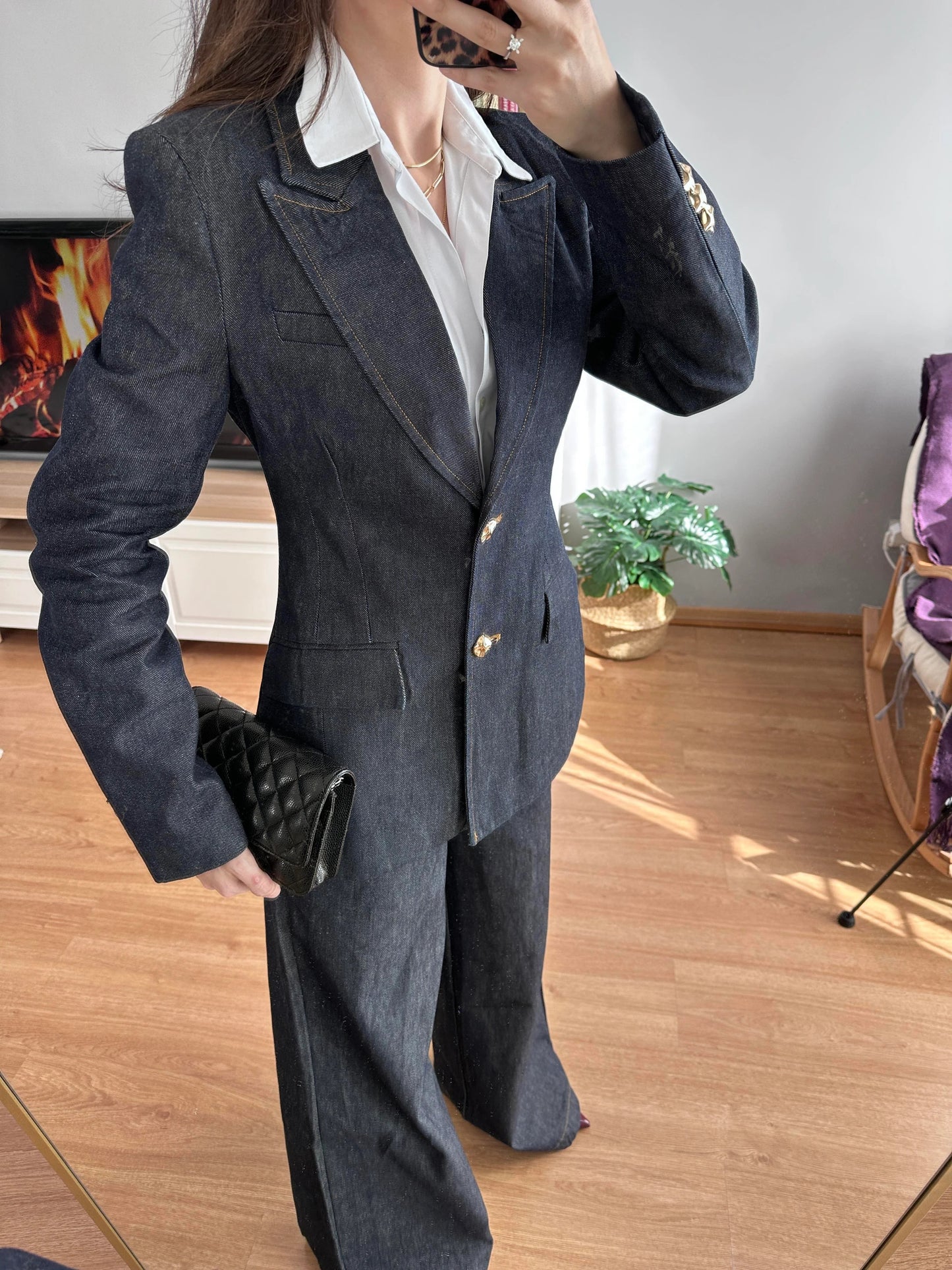 طقم بليزر مع بنطلون جينز