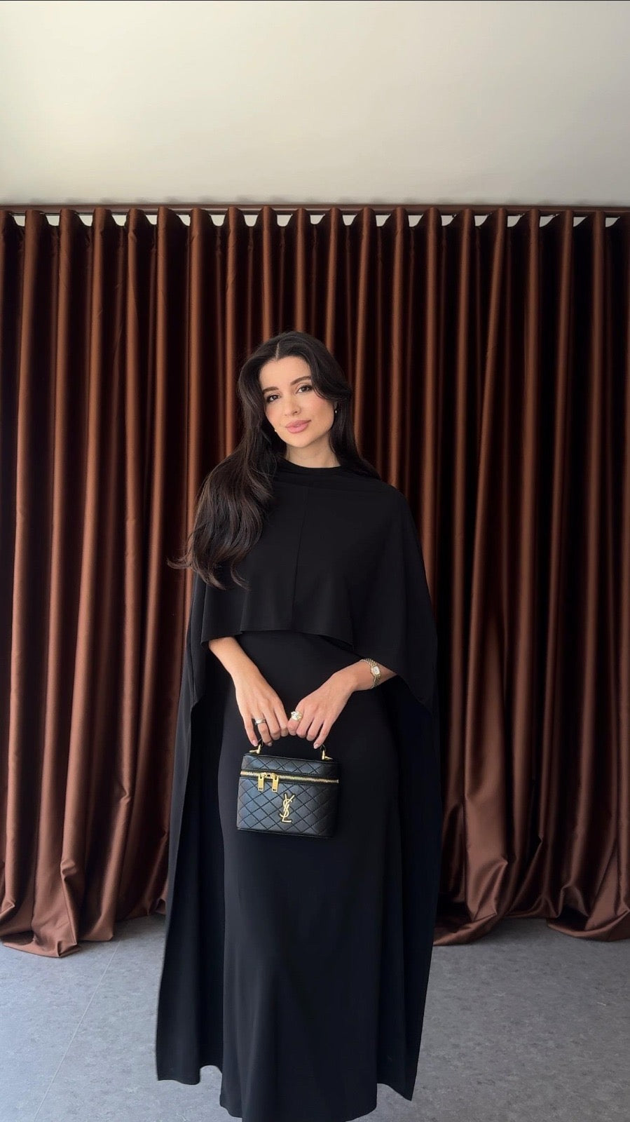 طقم فستان مع باتشو اسود