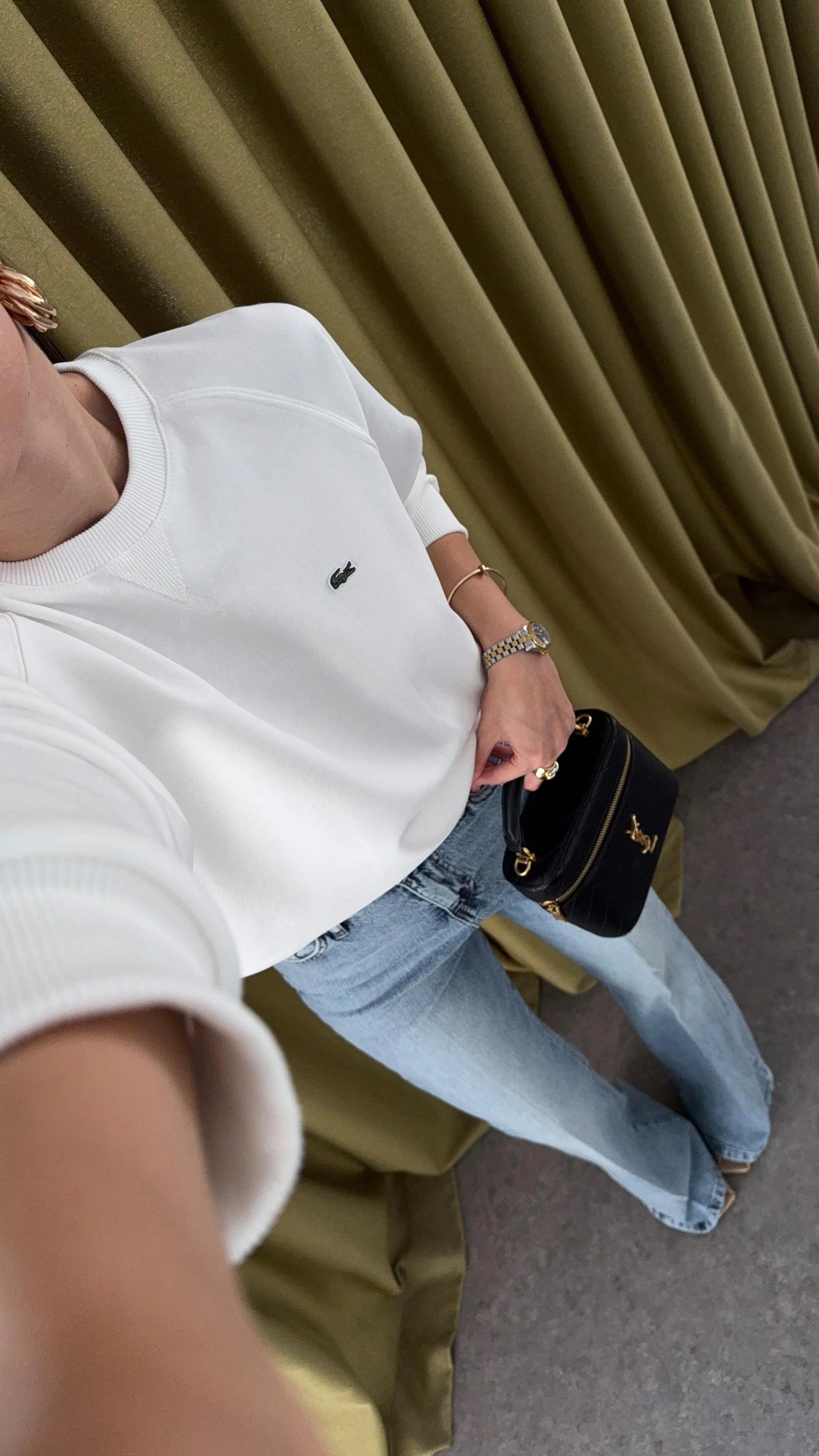 بلوزة لاكوست ابيض