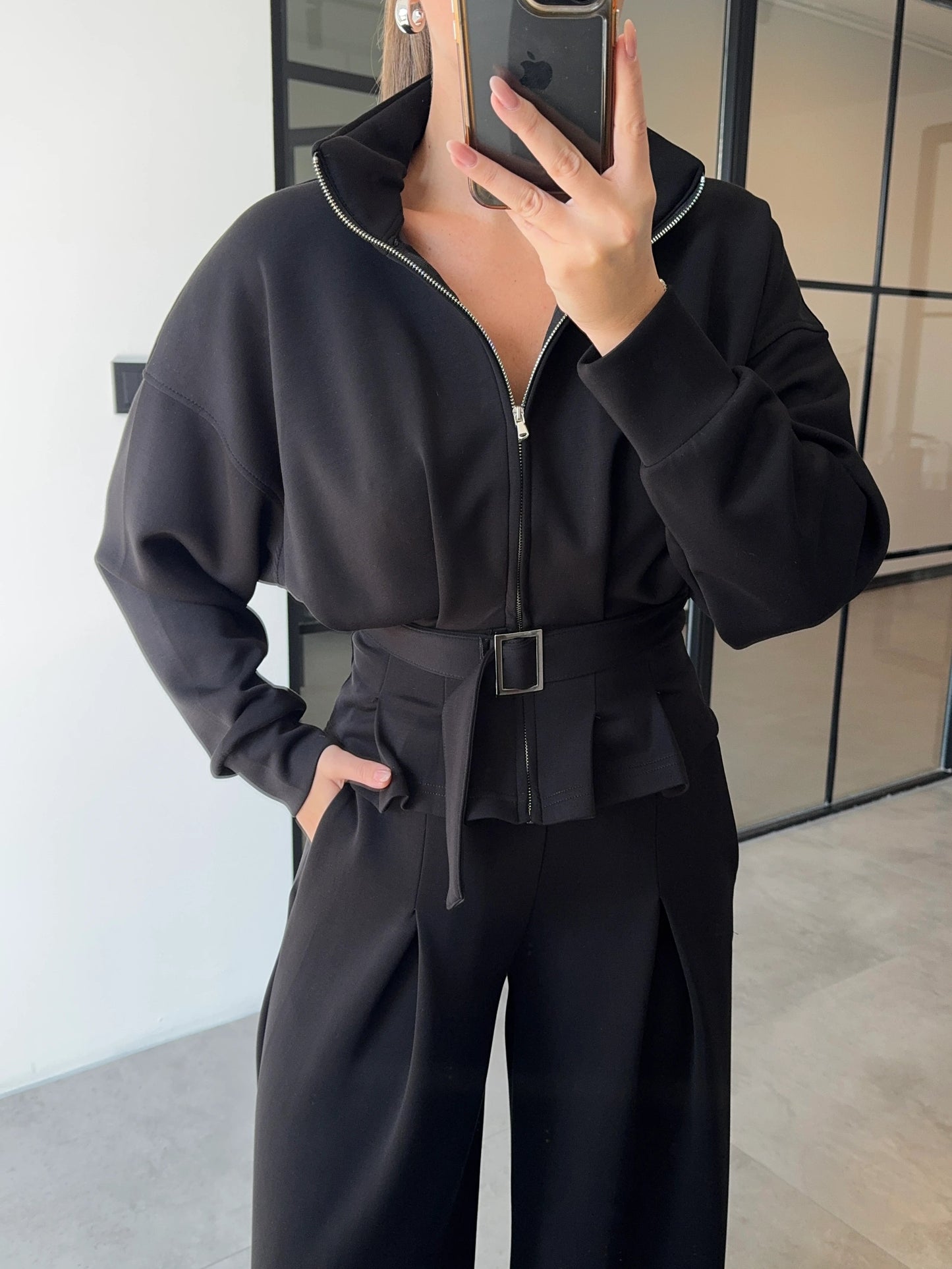 طقم اسود جكيت بحزام مع بنطلون