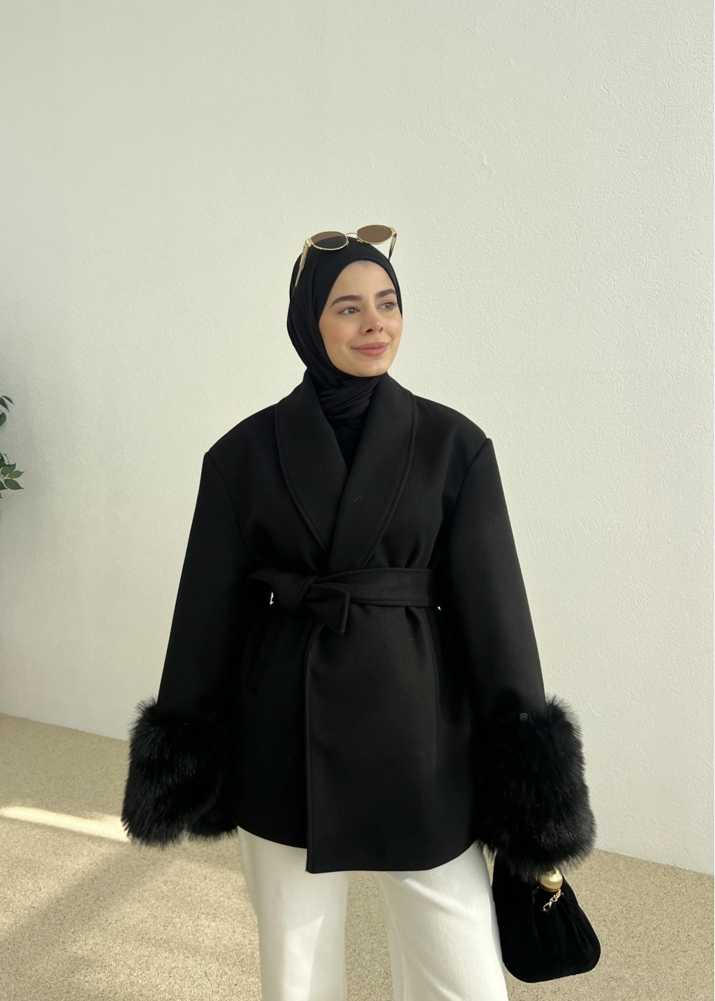 جكيت اسود فرو