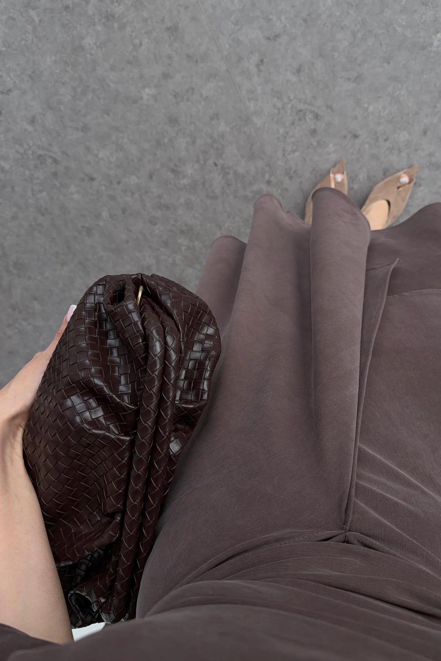 طقم بلوزة مع تنورة بني
