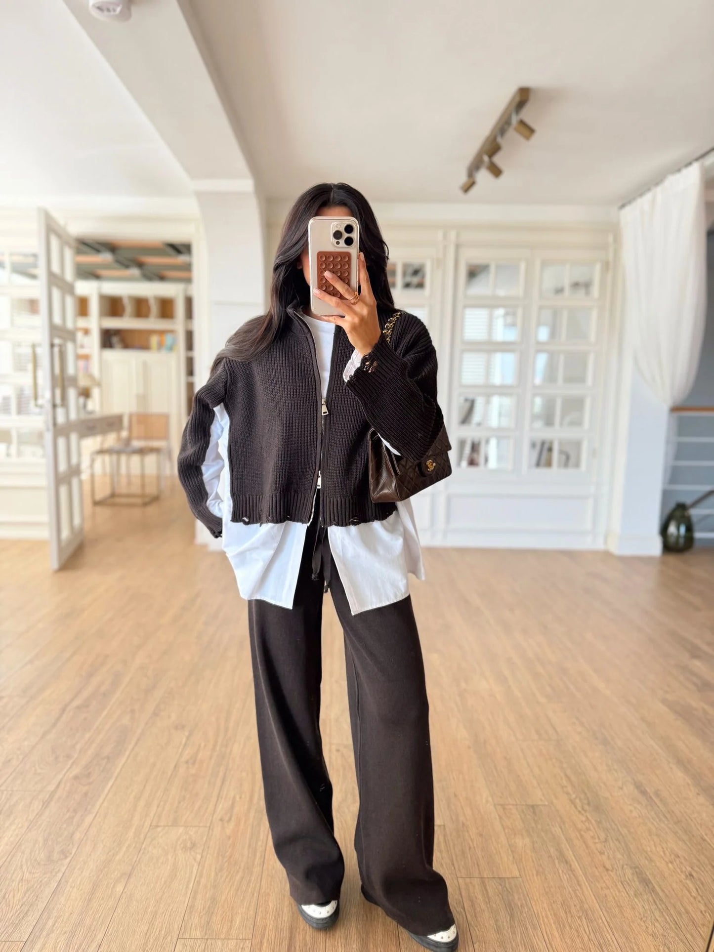 طقم بني بسحاب