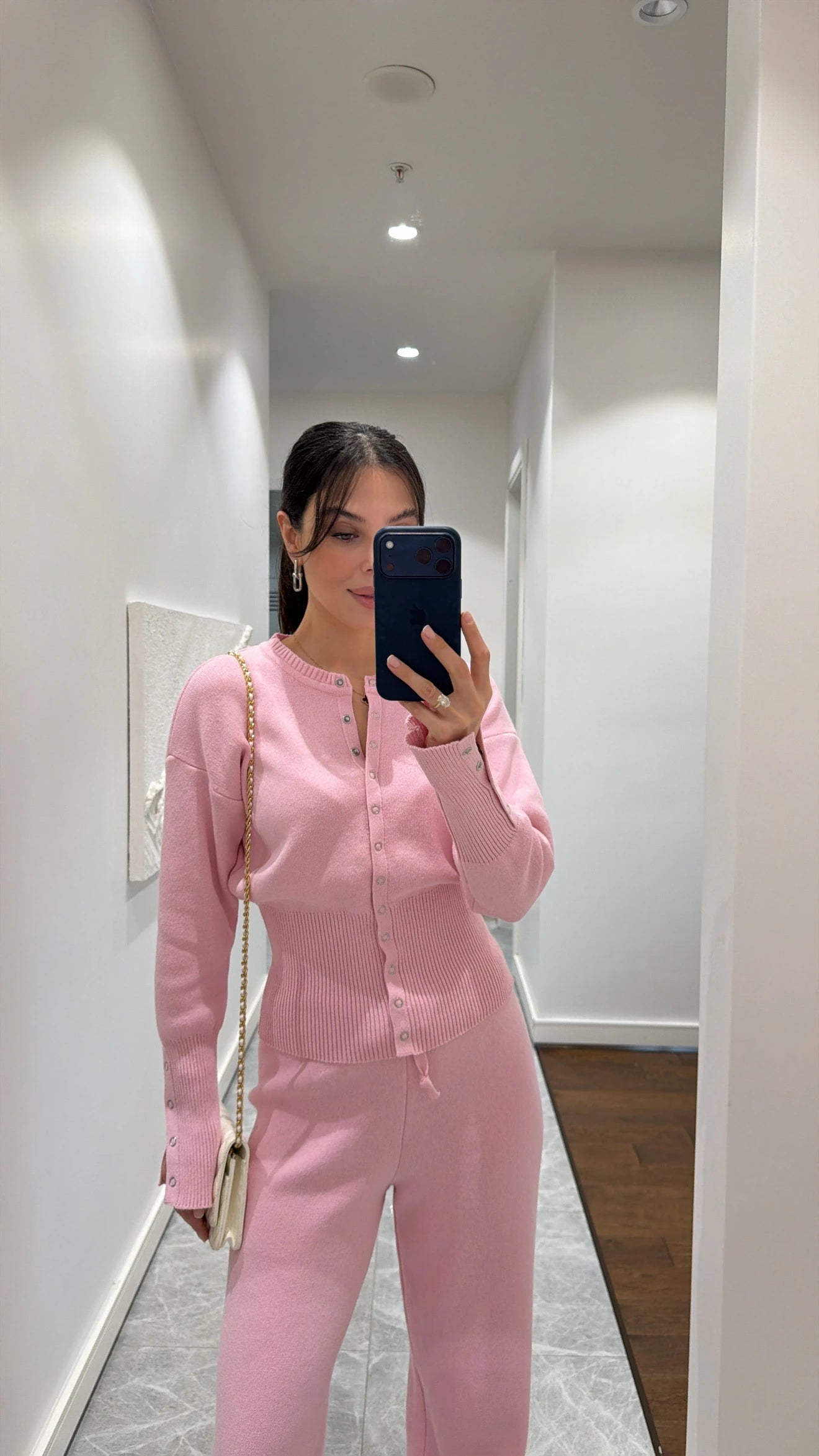 طقم عملي زهري بأزرار