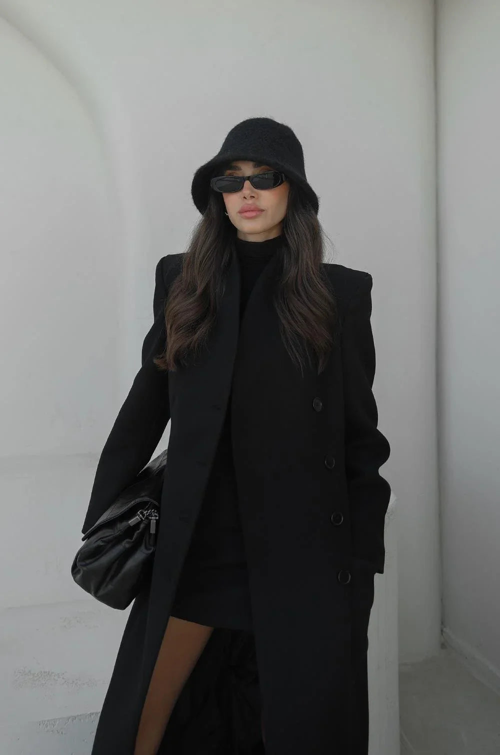 جكيت اسود بأزرار