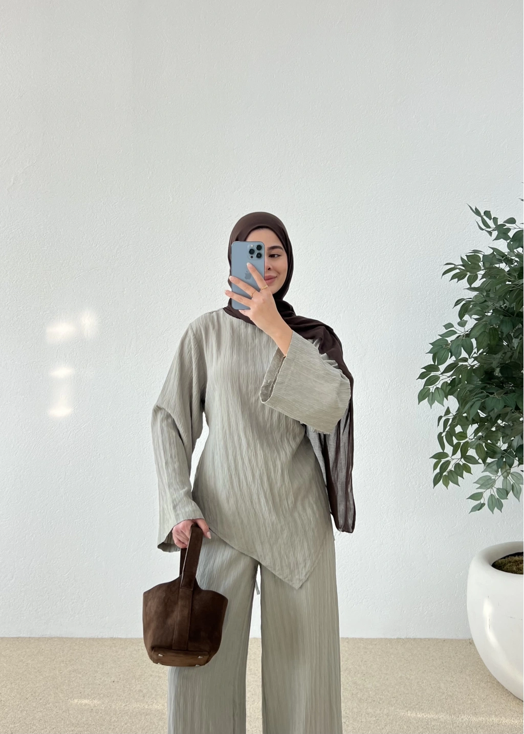 طقم اخضر بلوزة ربط مع بنطلون