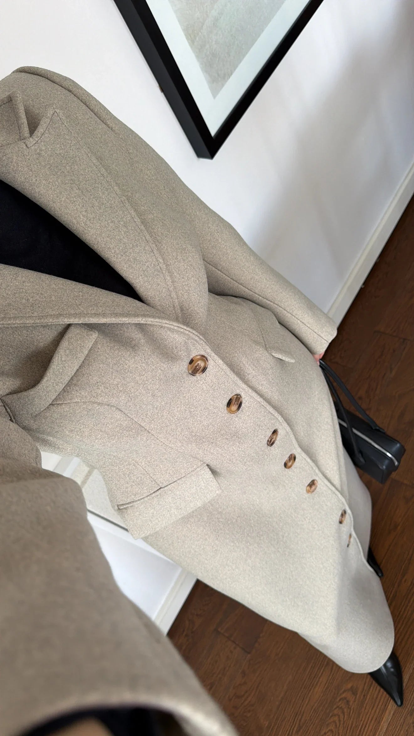 جكيت بأزرار بيج مخصر