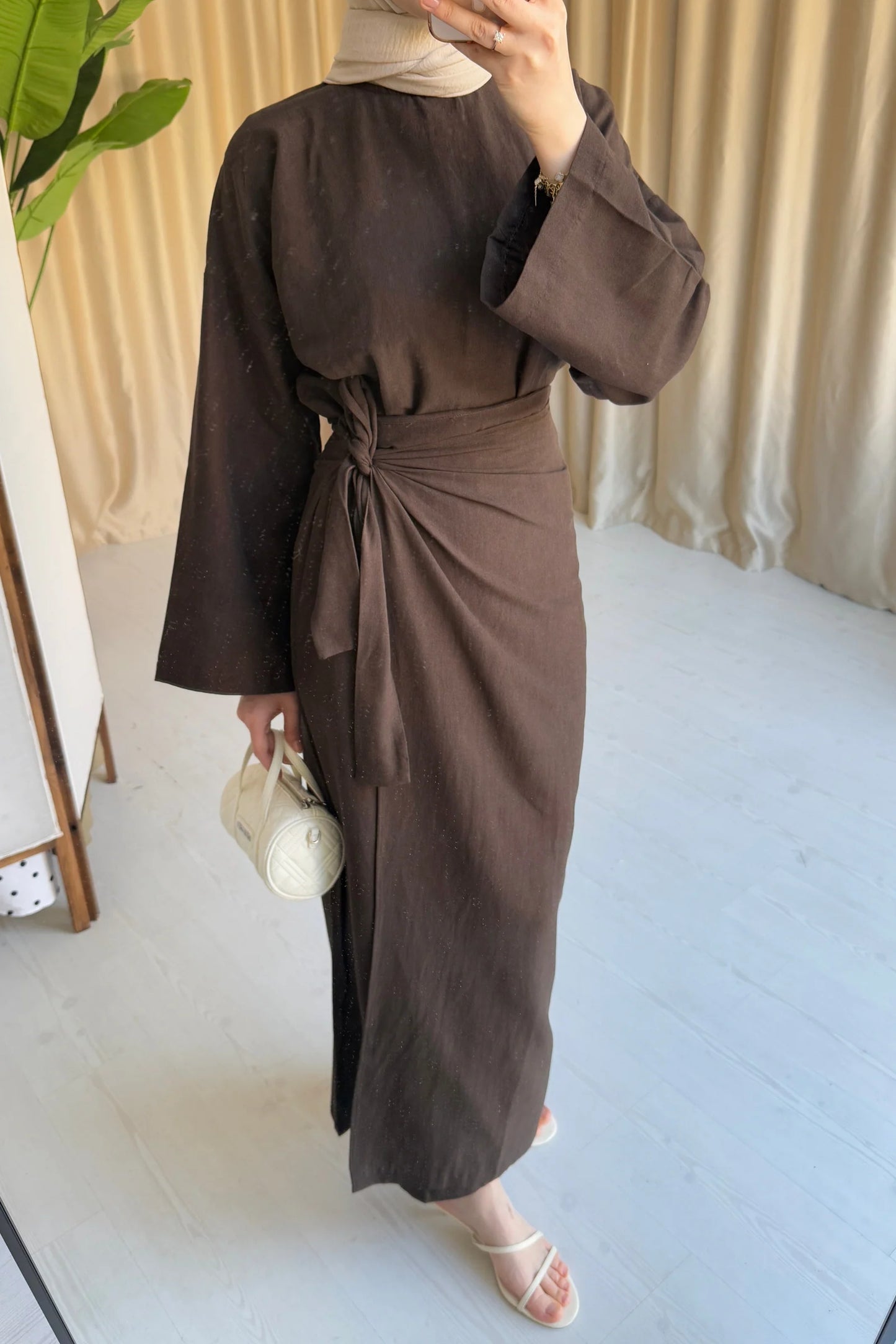 طقم بلوزة مع تنورة ربط بني