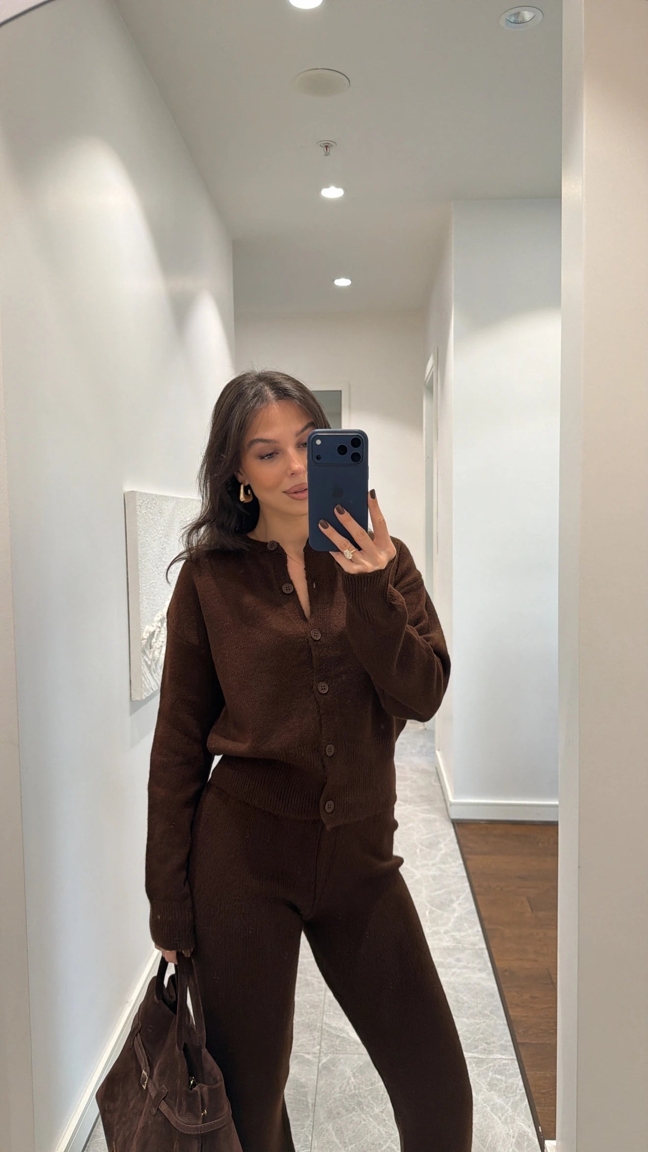 طقم بأزرار بني