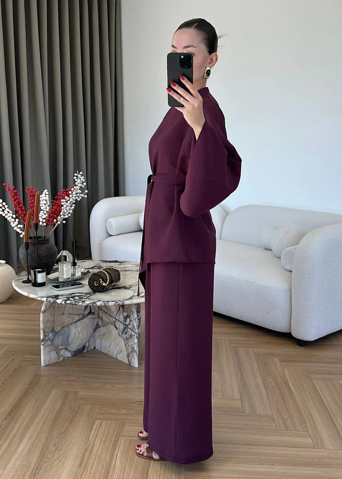 طقم بحزام خمري