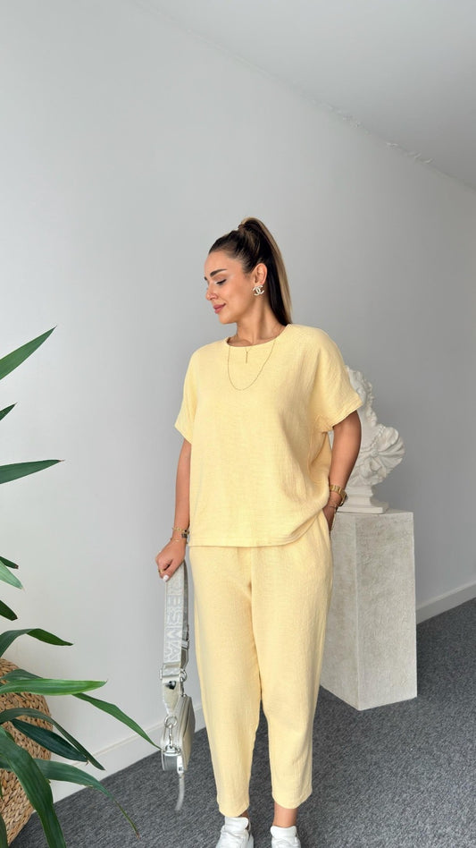 طقم يومي اصفر