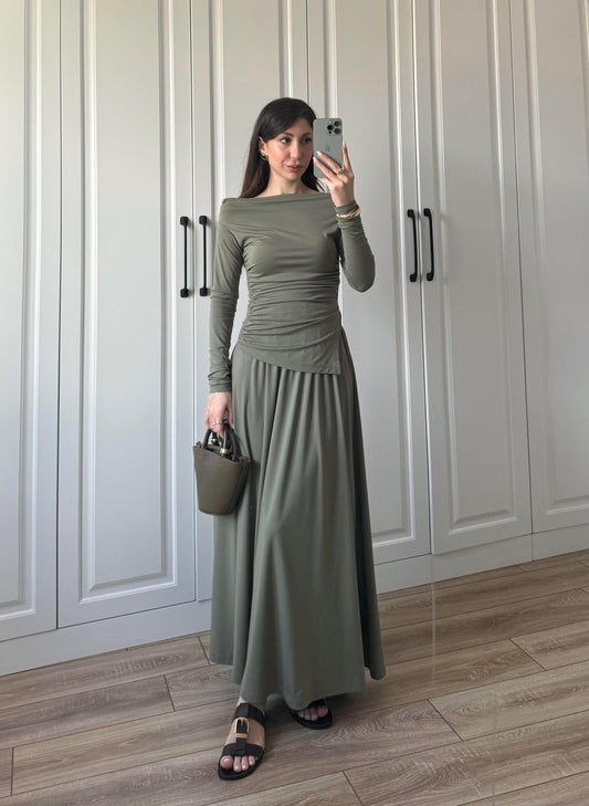 طقم بلوزة مع تنورة زيتي