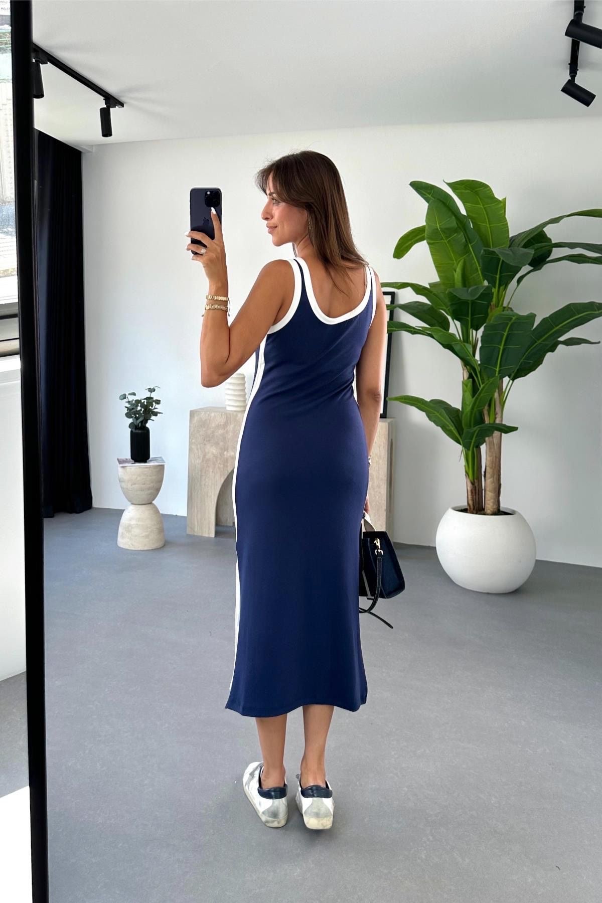 فستان لاكوست كحلي