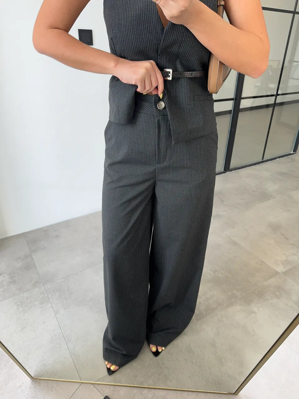 طقم فيست مخطط مع بنطلون اسود