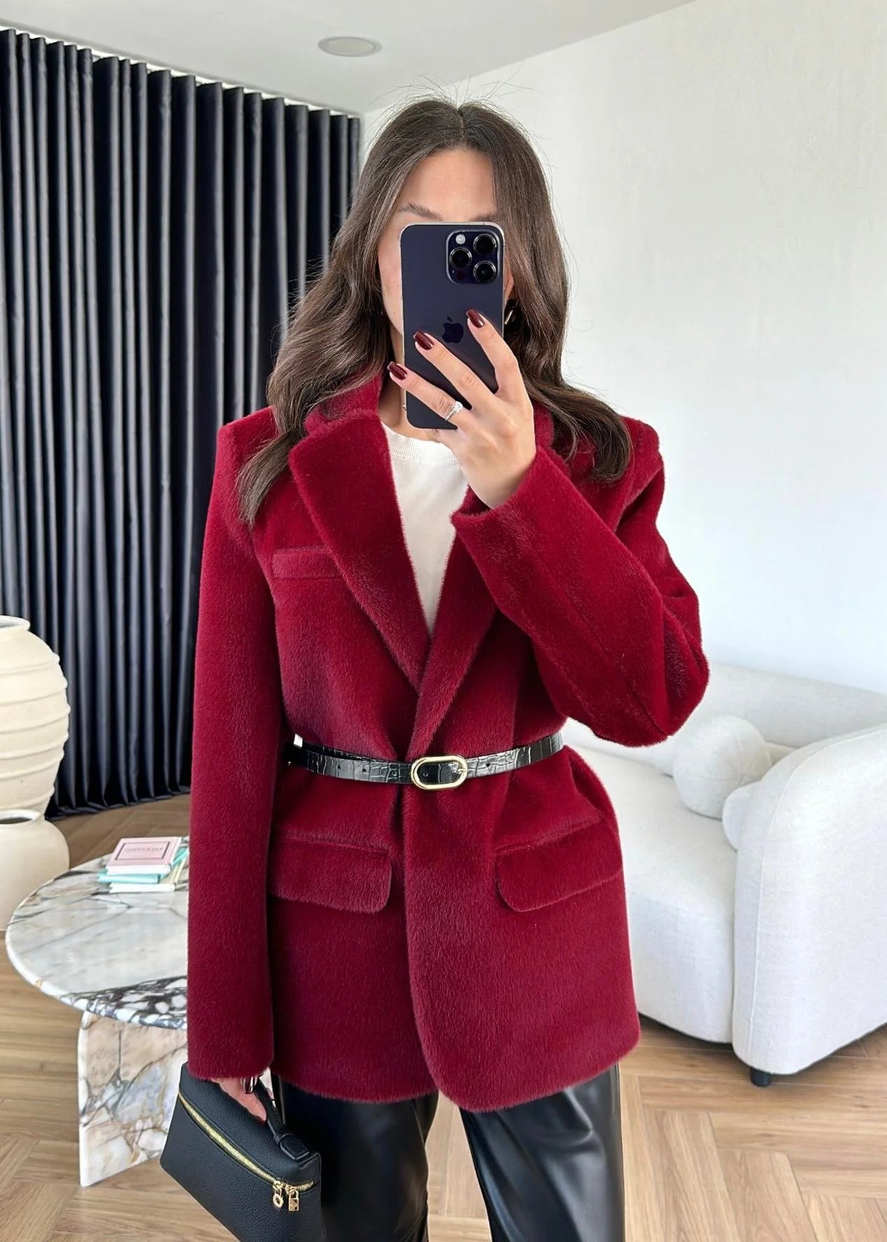 جكيت فرو احمر بحزام