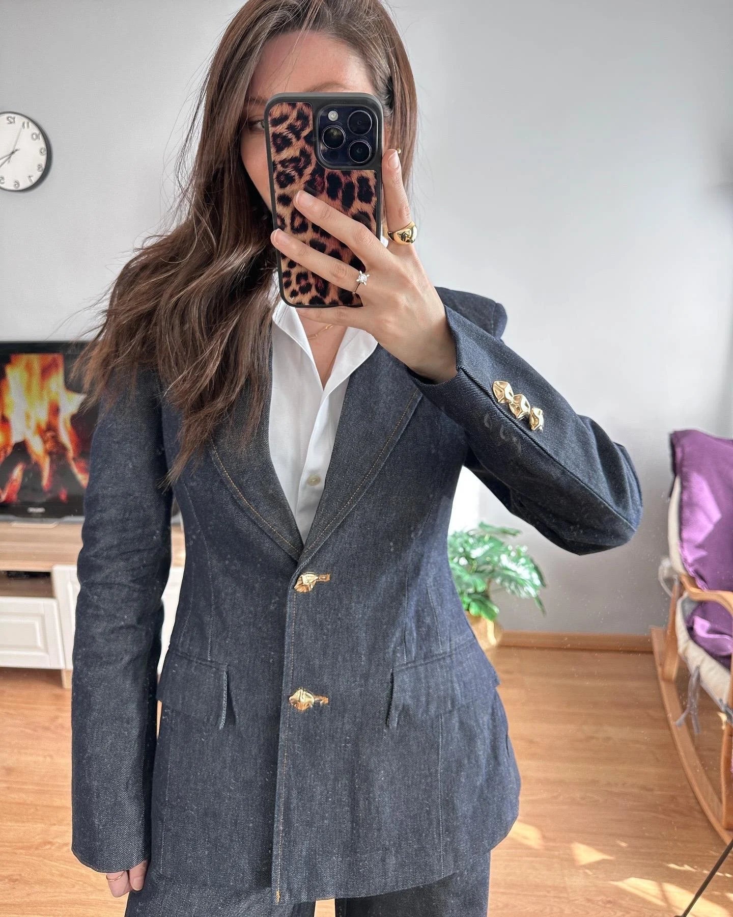 طقم بليزر مع بنطلون جينز