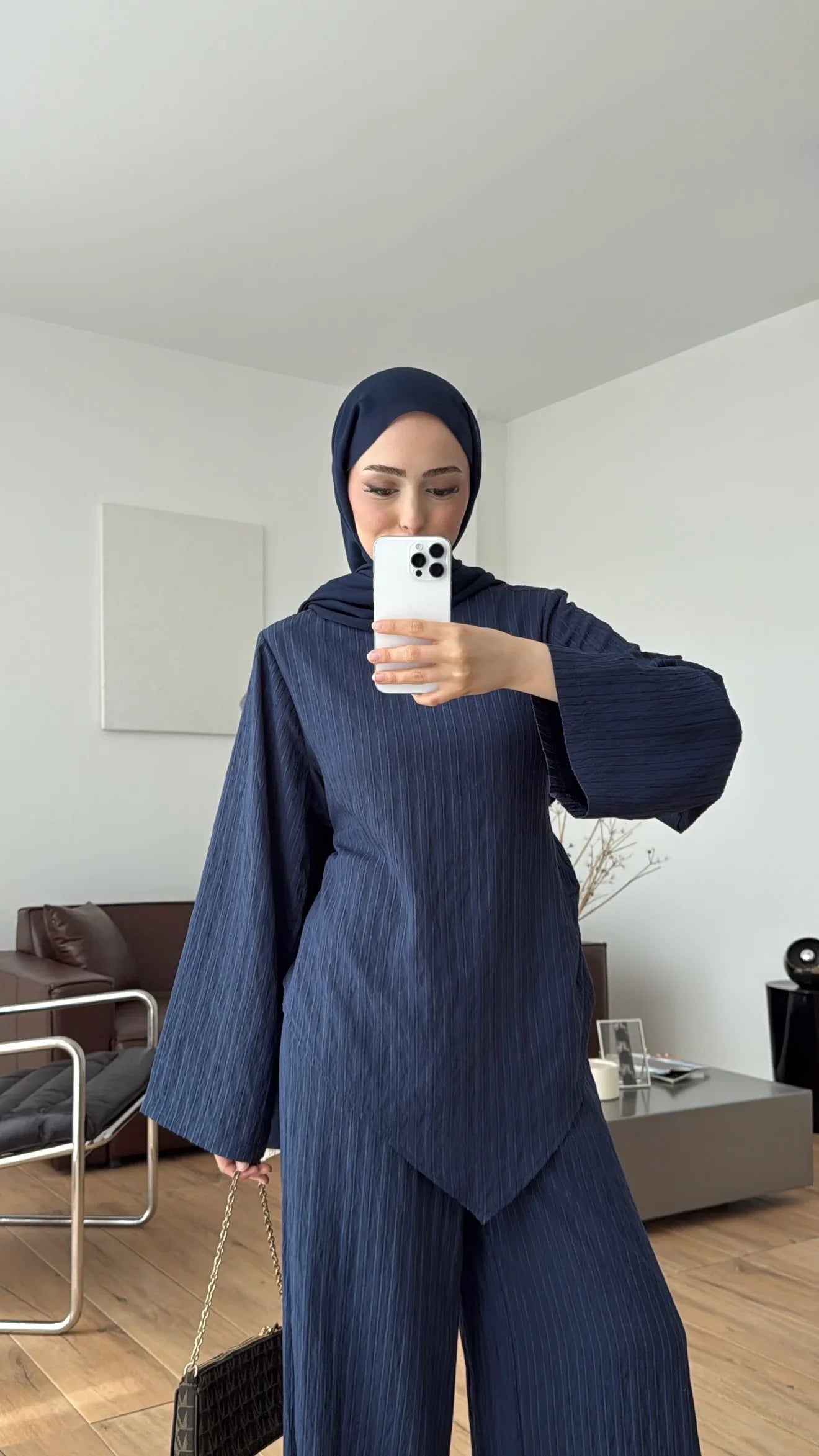 طقم بلوزة ربط مع بنطلون كحلي
