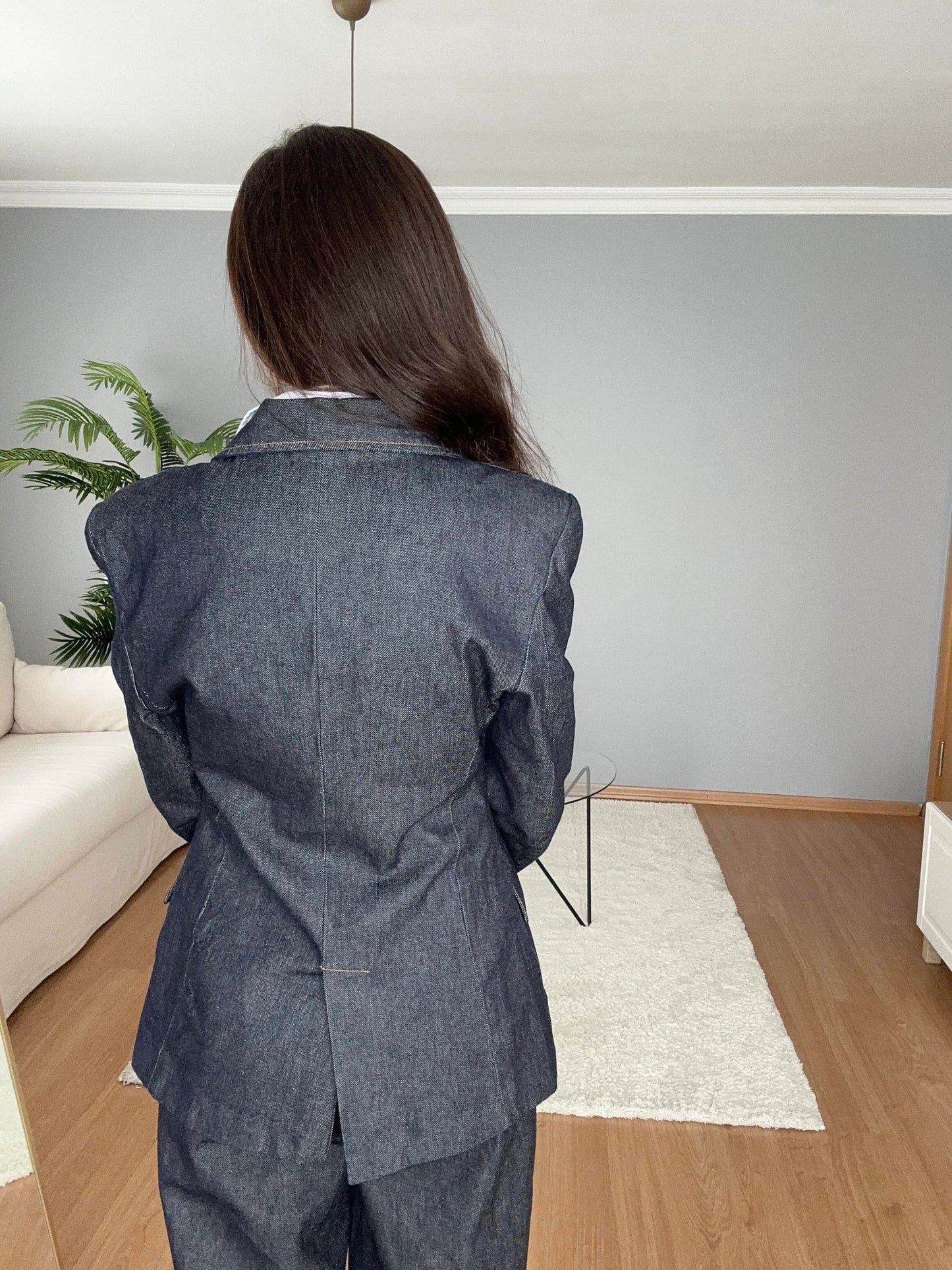 طقم بليزر مع بنطلون جينز