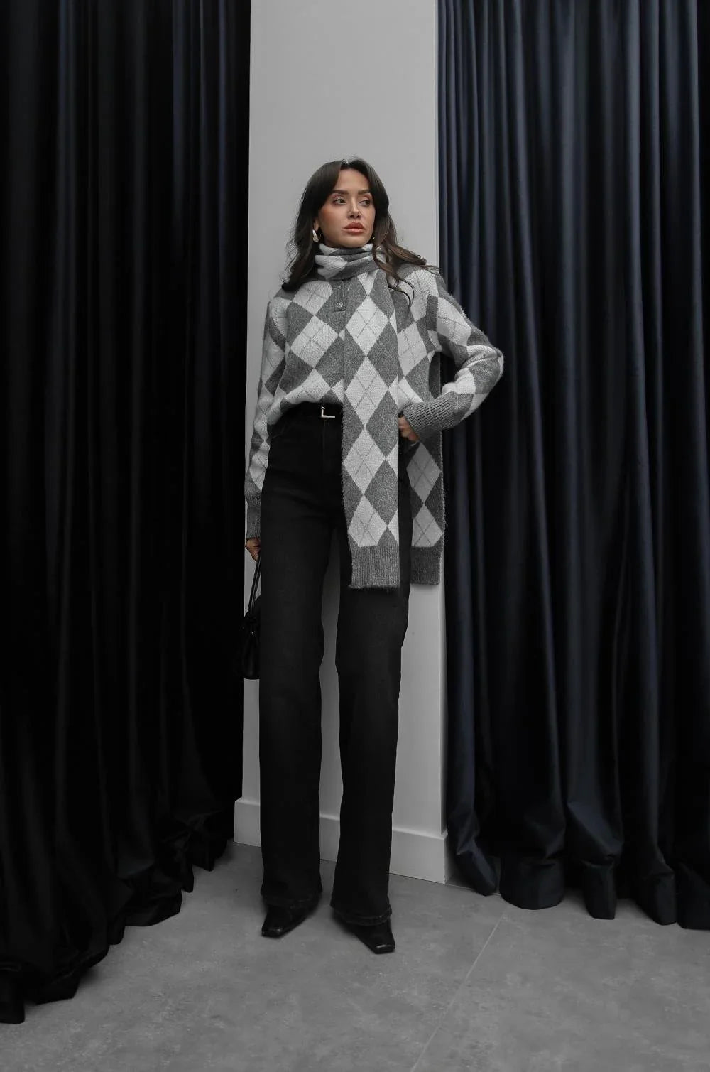 بلوزة سكني ملونة مع لفحة