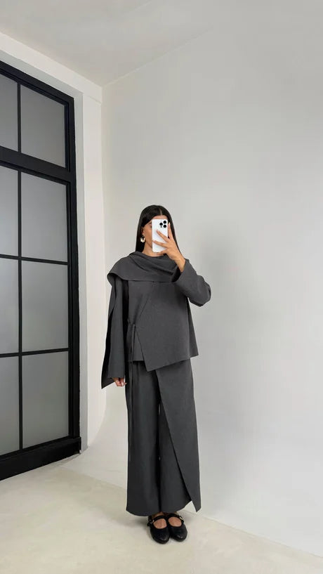 طقم رمادي بلوزة بلفحة مع بنطلون