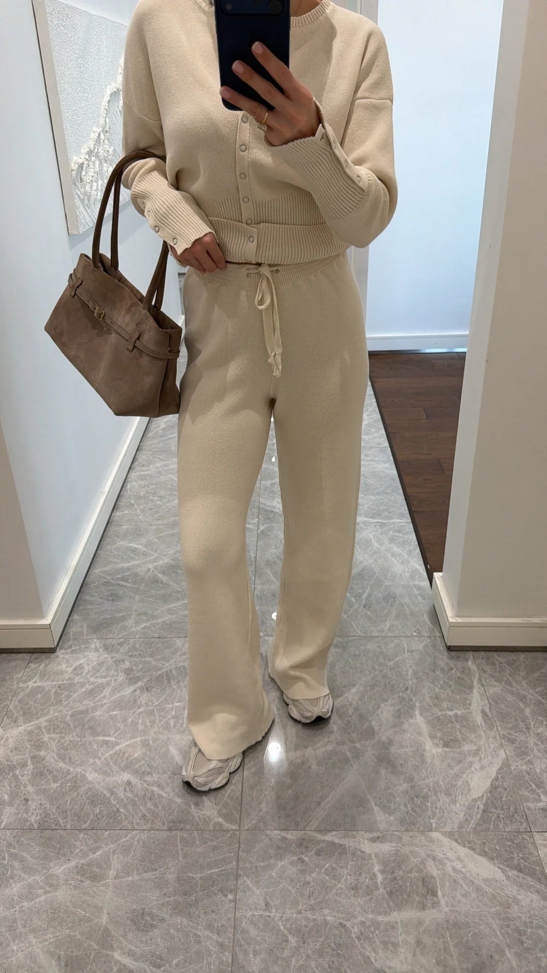 طقم عملي بيج بأزرار