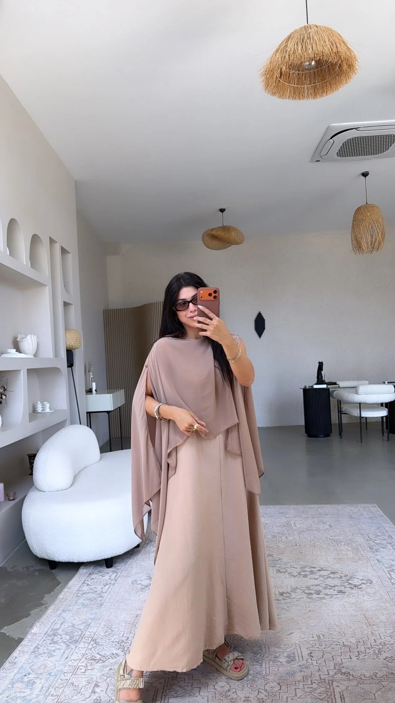 طقم فستان و بلوزة شيفون بيج