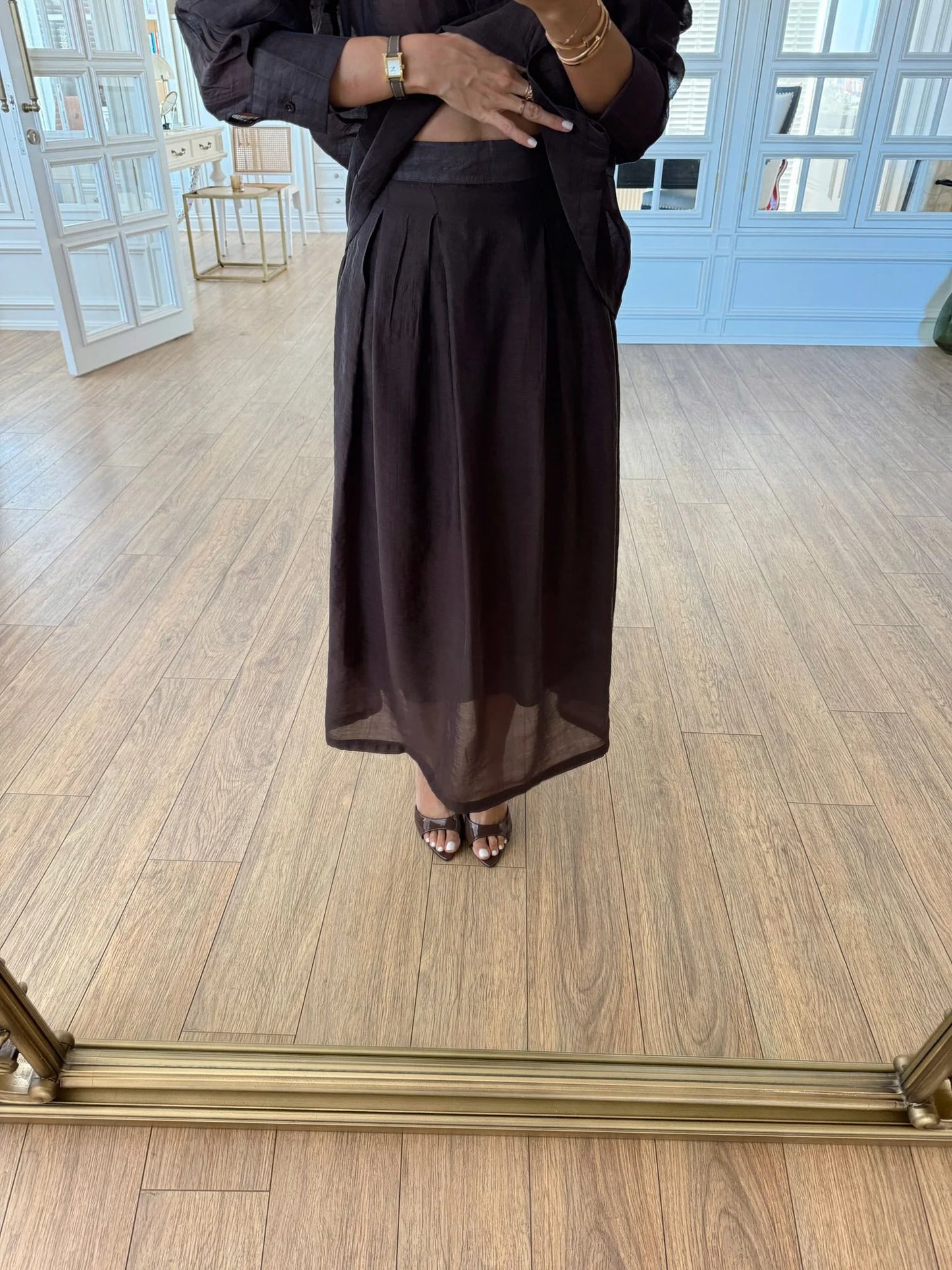 طقم قميص مع تنورة بني