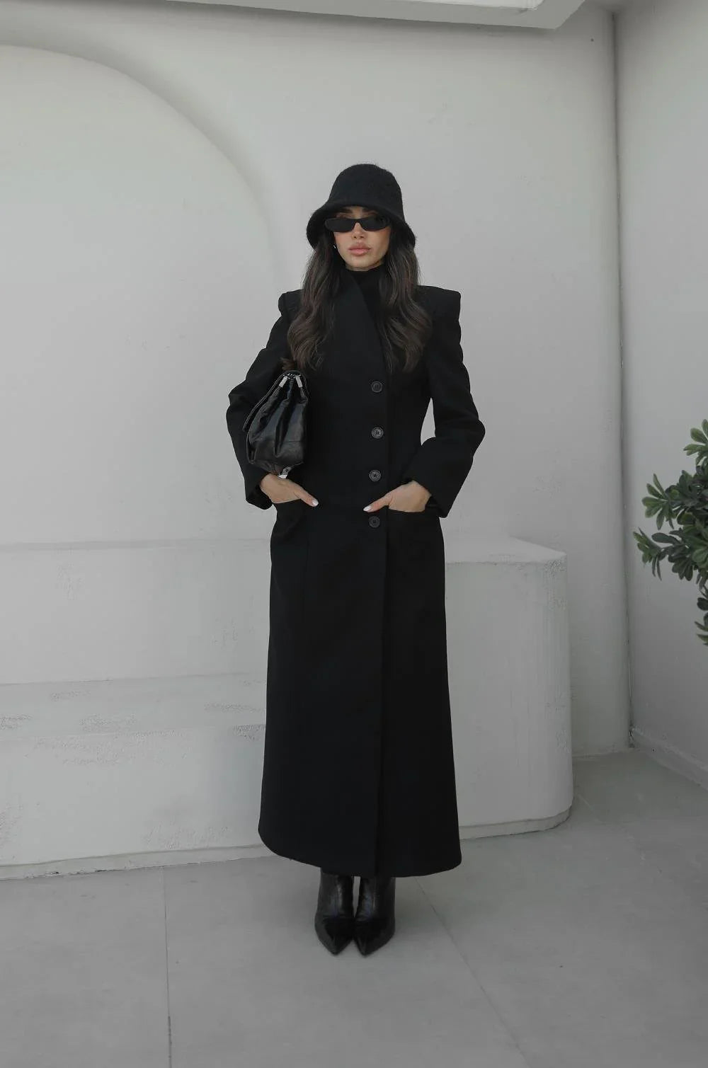 جكيت اسود بأزرار